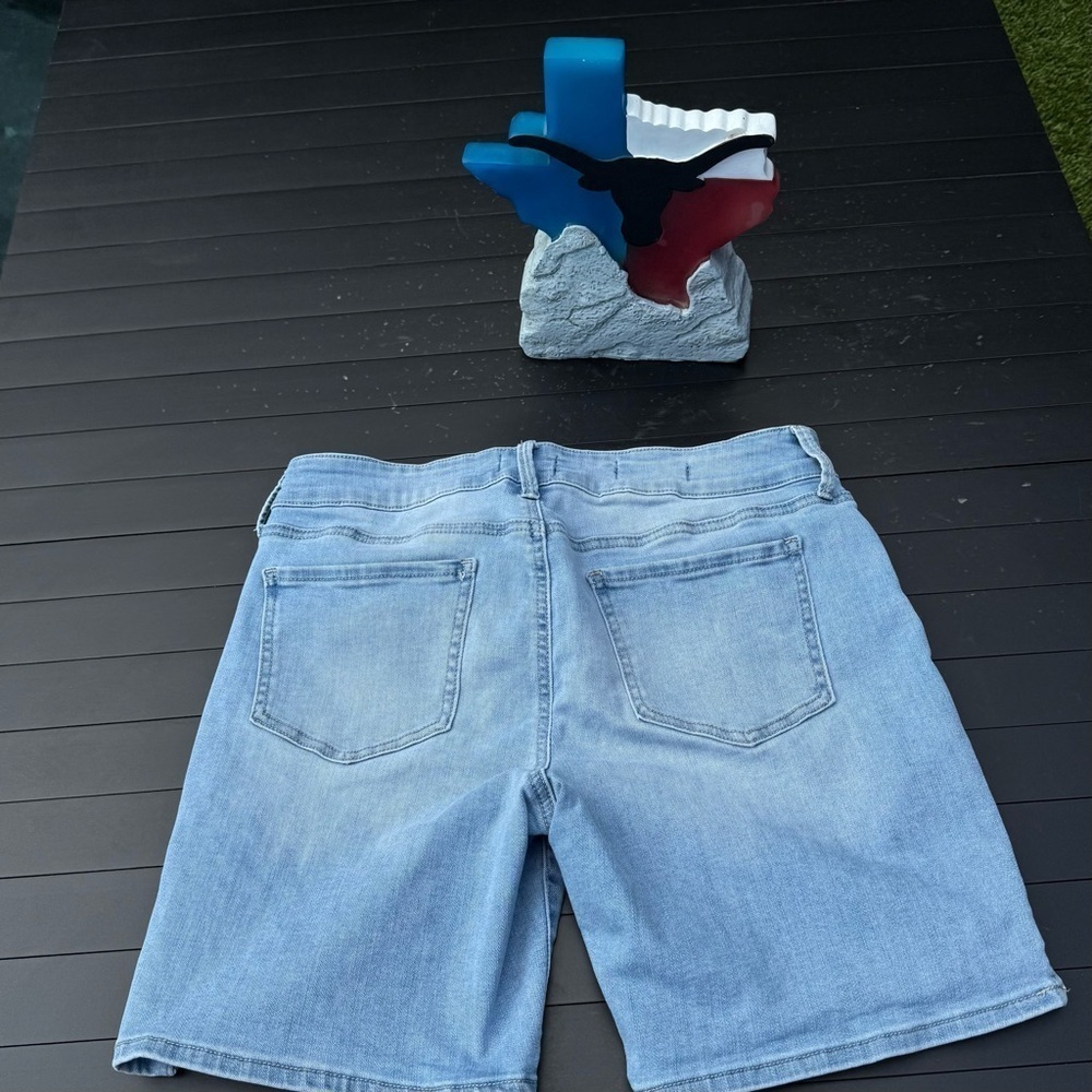 NYDJ Blue Jean Ella Shorts Light Wash Bermuda - Picture 7 of 10